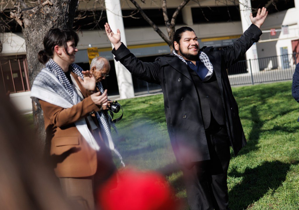 Caso de vandalismo criminal en Stanford termina en juicio nulo – The Mercury News