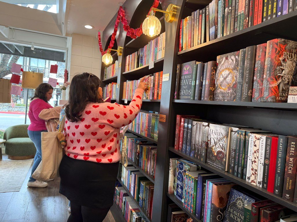 Librerías de Los Altos atraen a amantes del romance para eventos de San Valentín