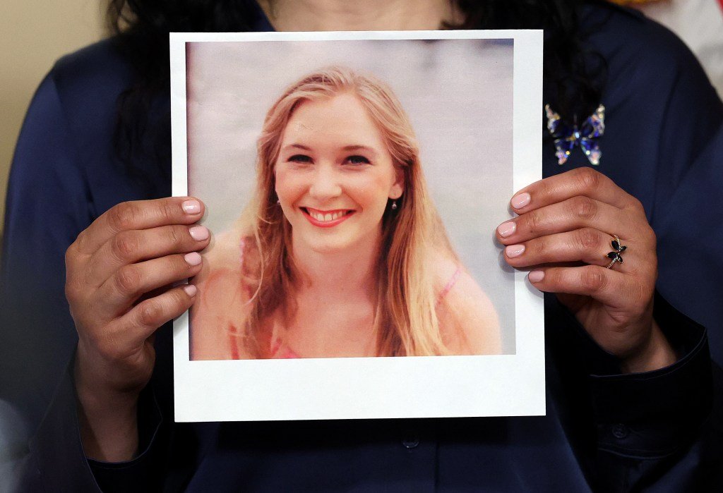 Todo el revuelo por Epstein, recuerda a las víctimas