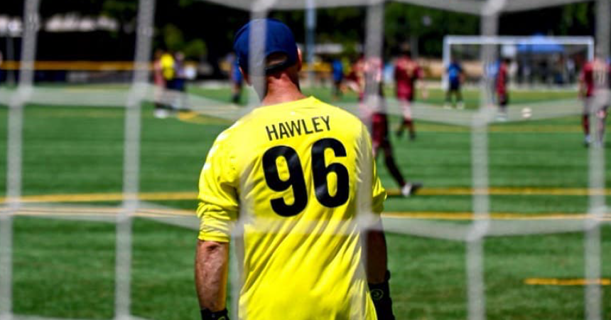 Atleta veterano de Olimpiadas Especiales muestra pasión a través del fútbol