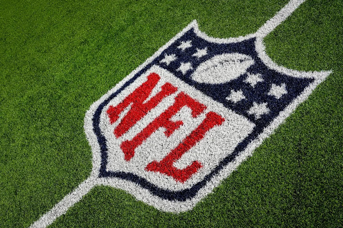 El tope salarial de la NFL se disparará a un récord de 301,2 millones de dólares por club la próxima temporada
