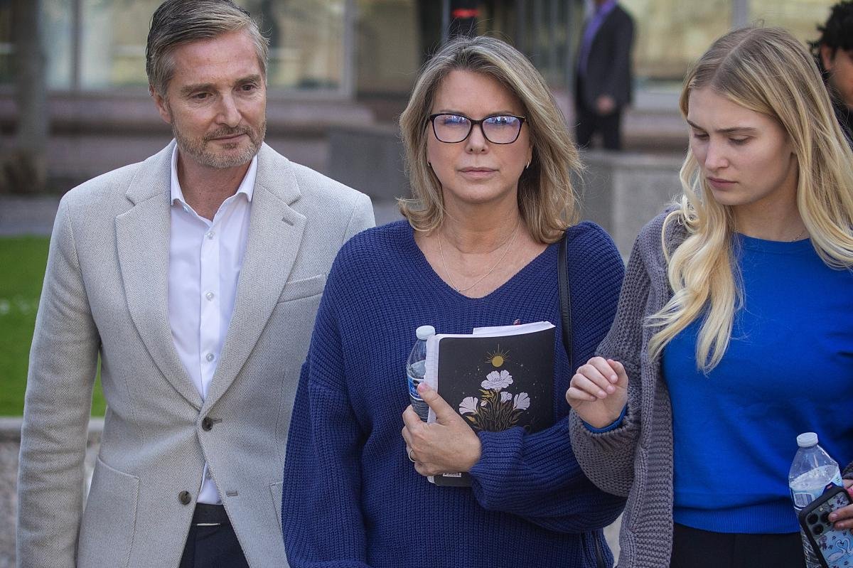 La socialité Rebecca Grossman está presionando para que se declare culpable de doble asesinato