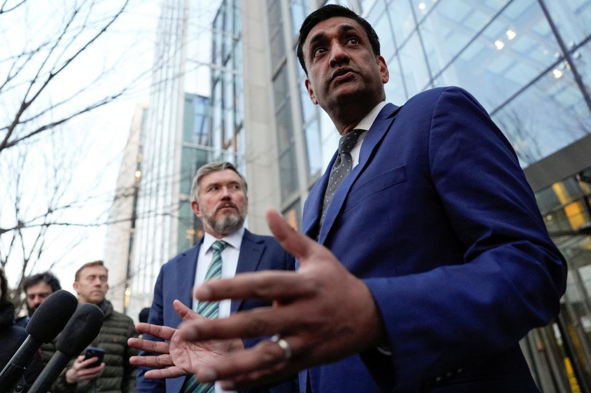 El legislador de California Epstein destaca a 4 hombres al azar sin conexión