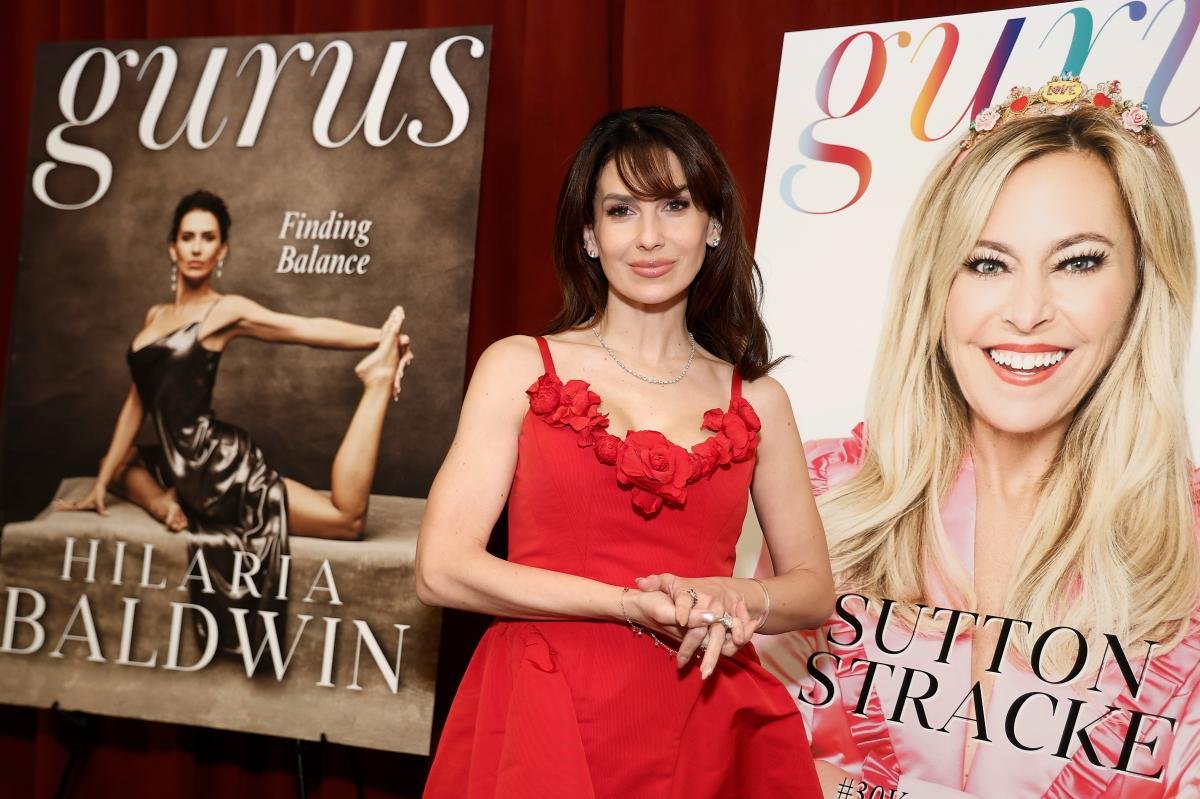 Hilaria Baldwin finalmente parece poder reírse de su controversia sobre su acento falso