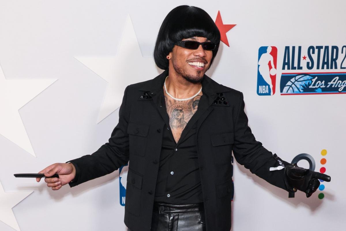 Anderson .Paak agrega más a sus títulos con muchos guiones con su debut como director