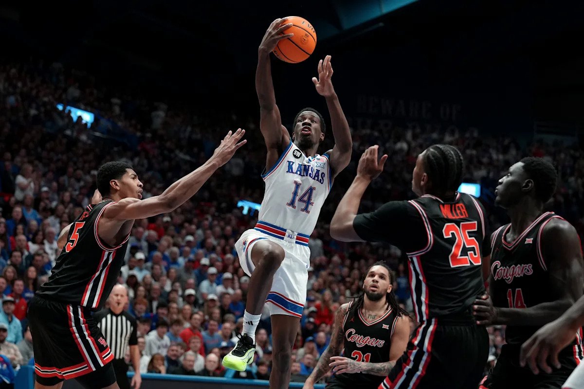 No. 14 Kansas no. 5 sobre Houston les daría a los Cougars una tercera derrota consecutiva y potencialmente eliminaría cualquier esperanza de un puesto número 1.