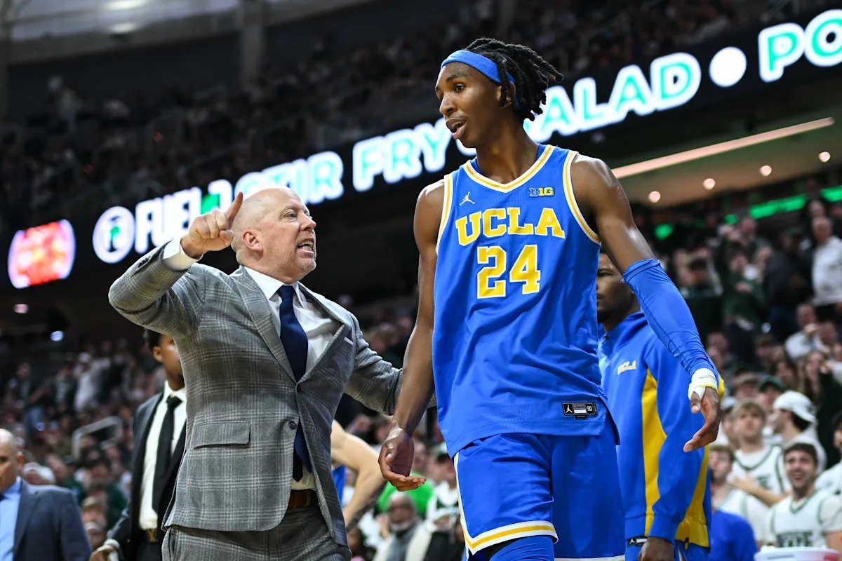 El entrenador de UCLA, Mick Cronin, se disculpa después de despedir a su propio jugador en la derrota ante Michigan State