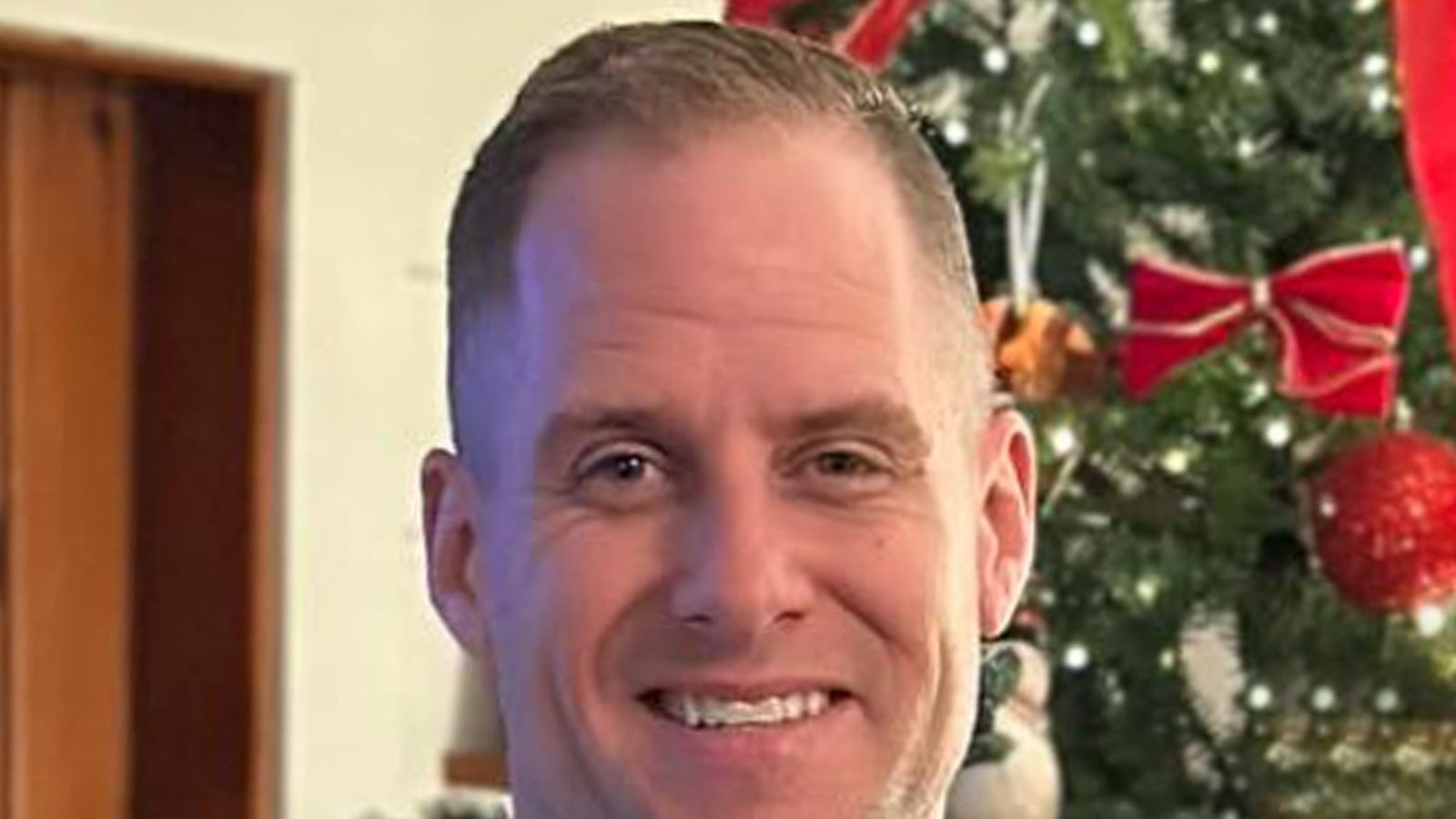 Vecino de Caleb Flynn lo recuerda como un ciudadano modelo antes del asesinato de su esposa