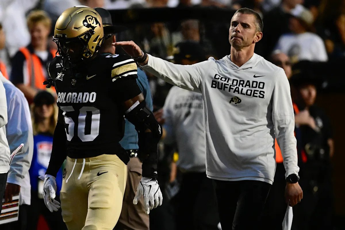 El coordinador defensivo de Colorado, Robert Livingston, aceptará un trabajo asistente con los Denver Broncos.