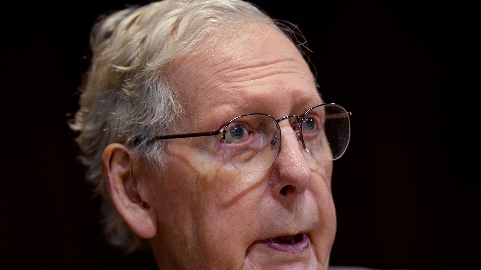 Mitch McConnell fue hospitalizado con síntomas parecidos a los de la gripe