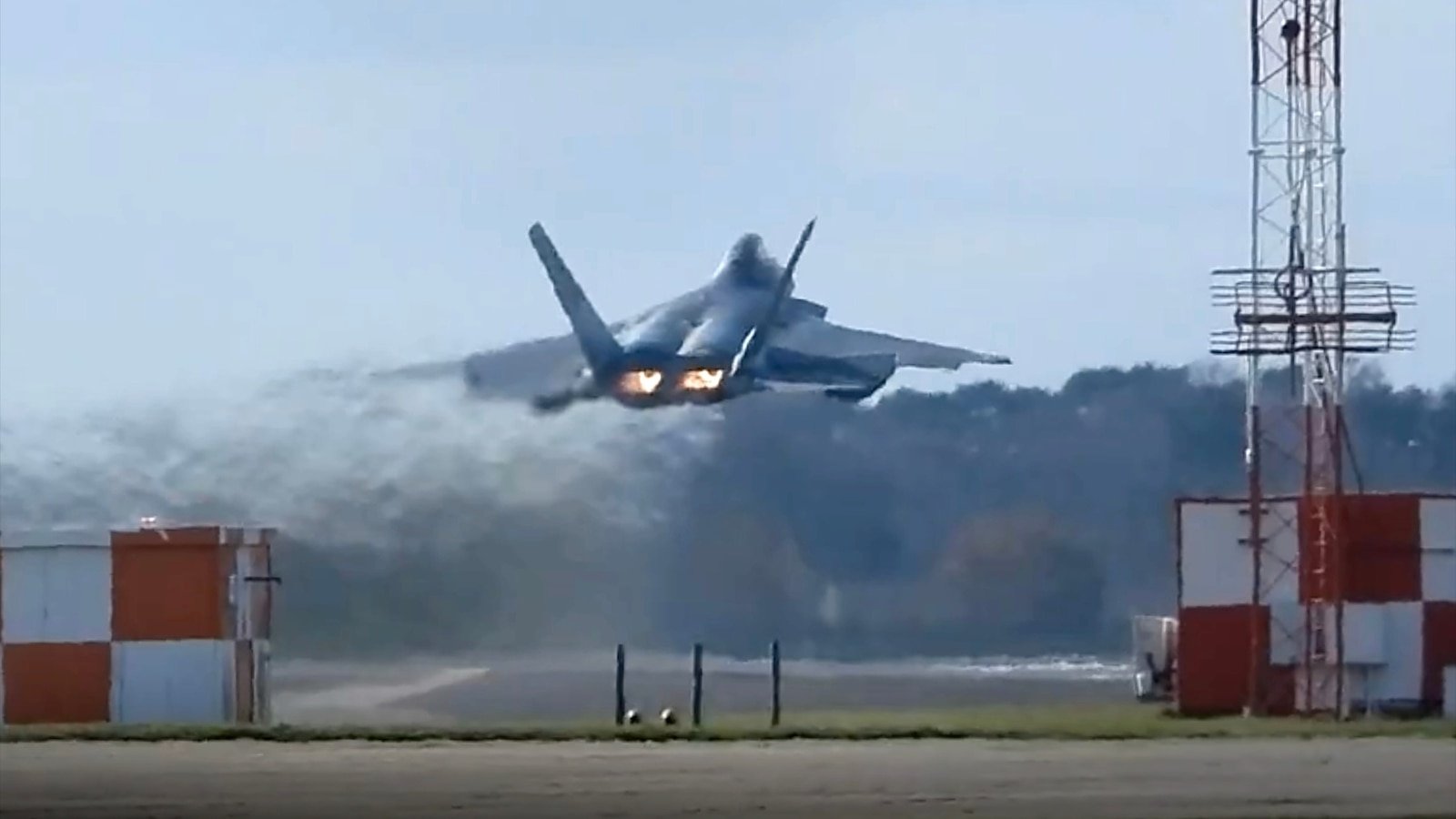 Los cazas furtivos de la Fuerza Aérea de EE. UU. Aterrizaron en Israel, dijo el funcionario.