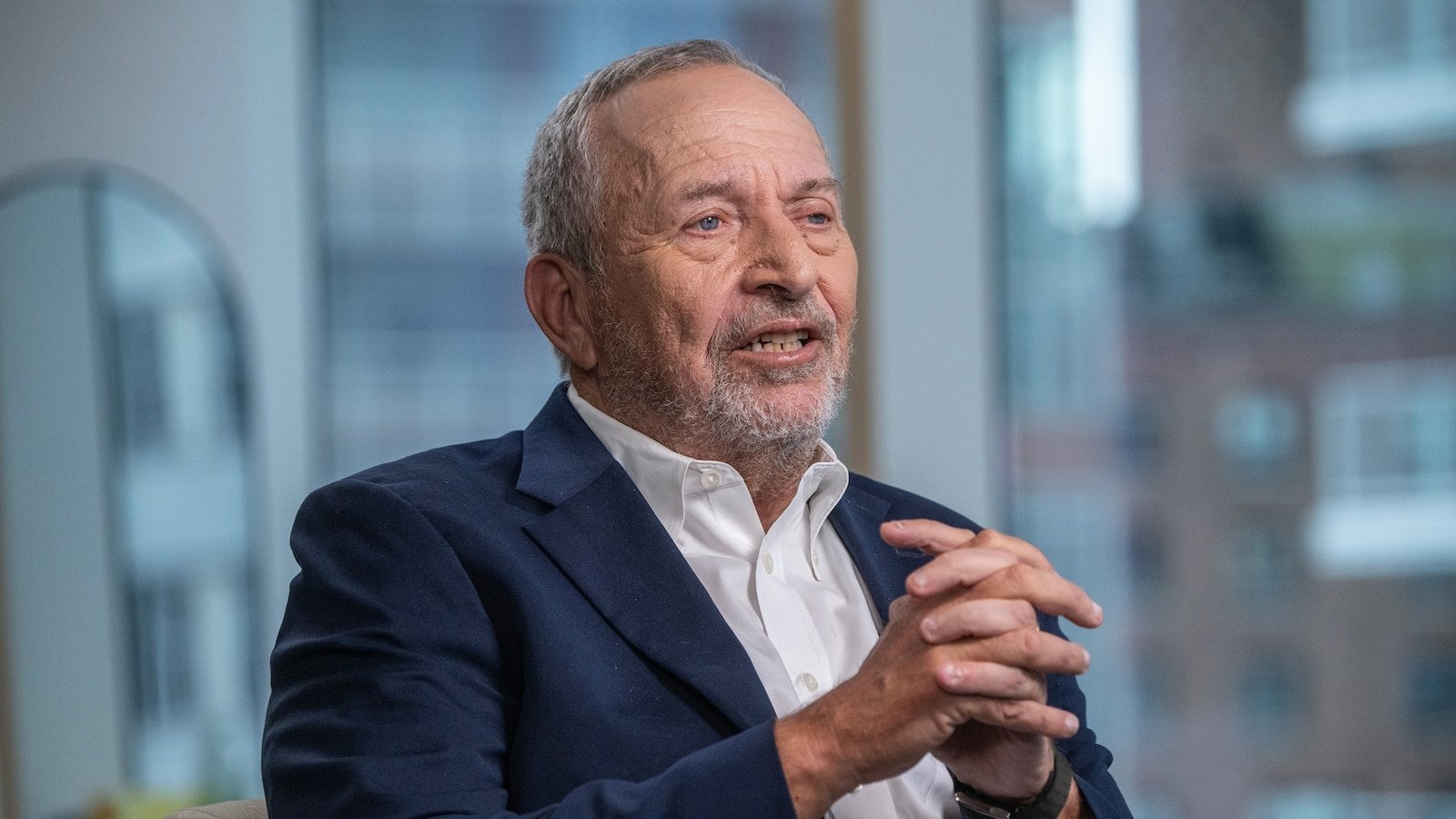 Larry Summers se retiró de Harvard en medio de la investigación de Epstein