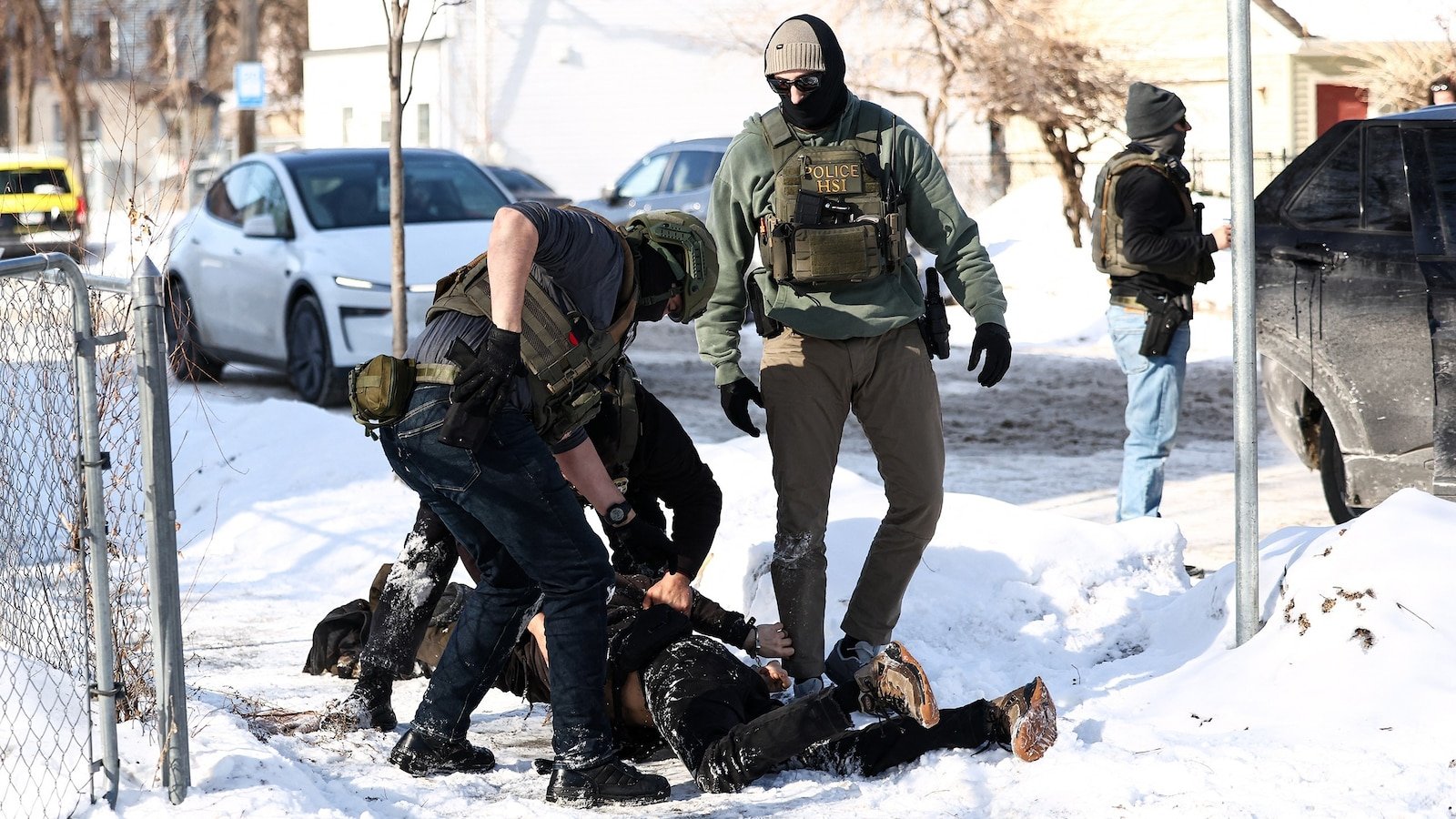 Los estadounidenses se oponen a las tácticas utilizadas por ICE para hacer cumplir las leyes de inmigración por un margen de 2 a 1: encuesta