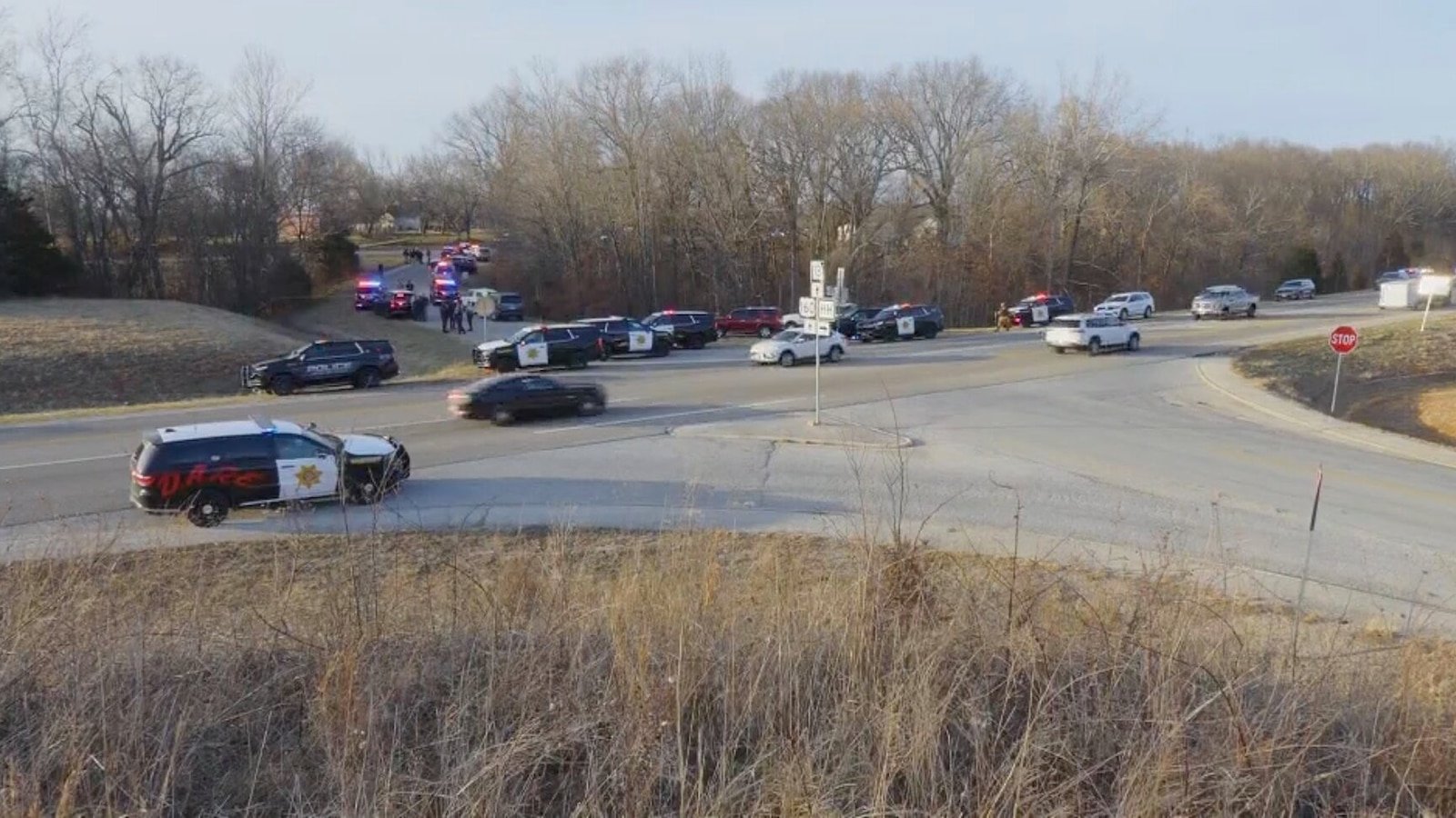 Dos agentes de Missouri mueren a tiros y dos resultan heridos después de que un sospechoso abre fuego, dice el sheriff