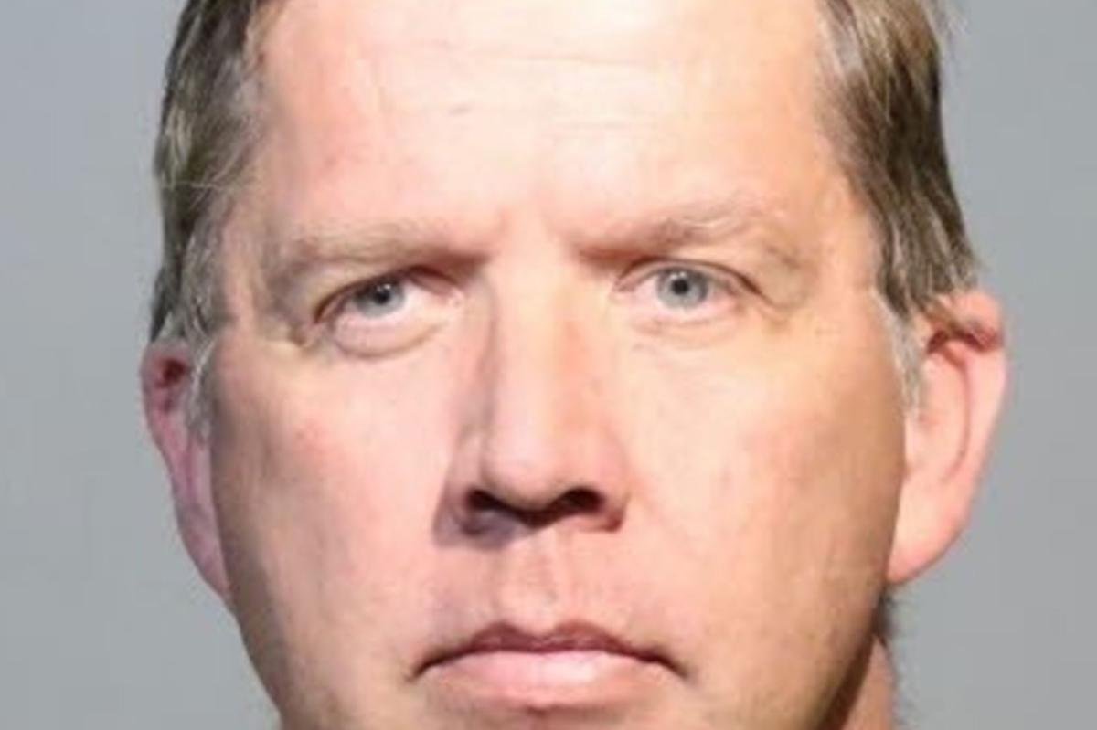 El anfitrión de Airbnb de Florida, Kevin Westerhold, acusado de caminar desnudo por el resort y tener relaciones sexuales con una aspiradora