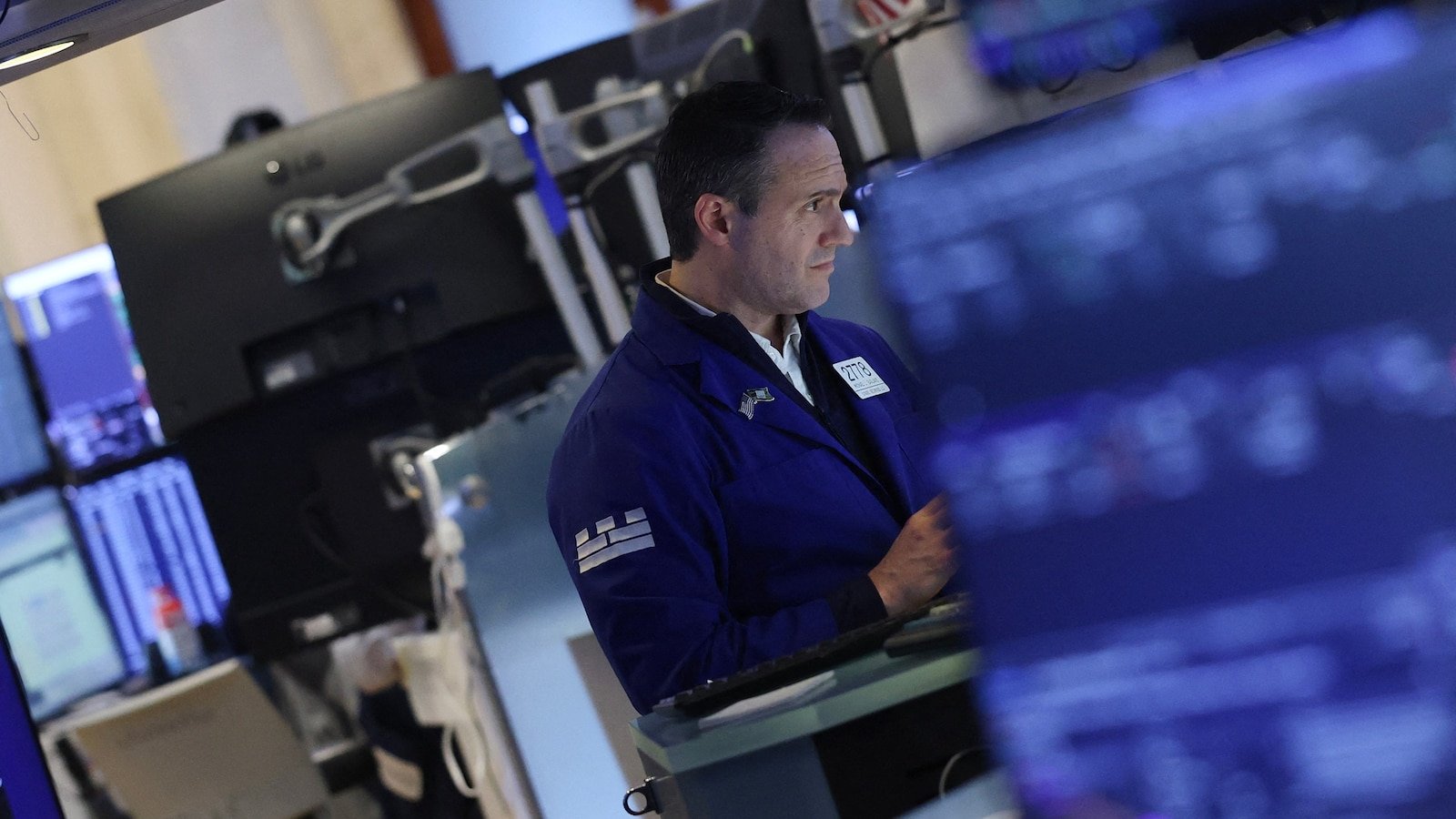 Las acciones cayeron después de que Trump aumentara los aranceles