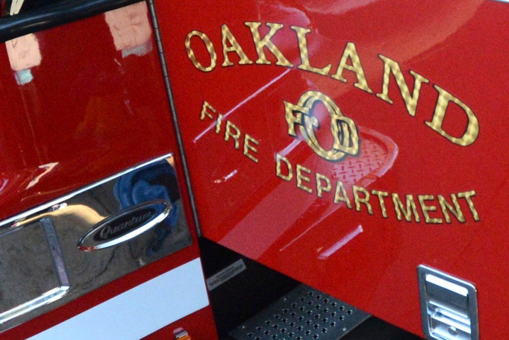 Hombre tirado afuera de la estación de bomberos de Oakland atropellado por un vehículo del departamento de bomberos que respondía al incendio – The Mercury News