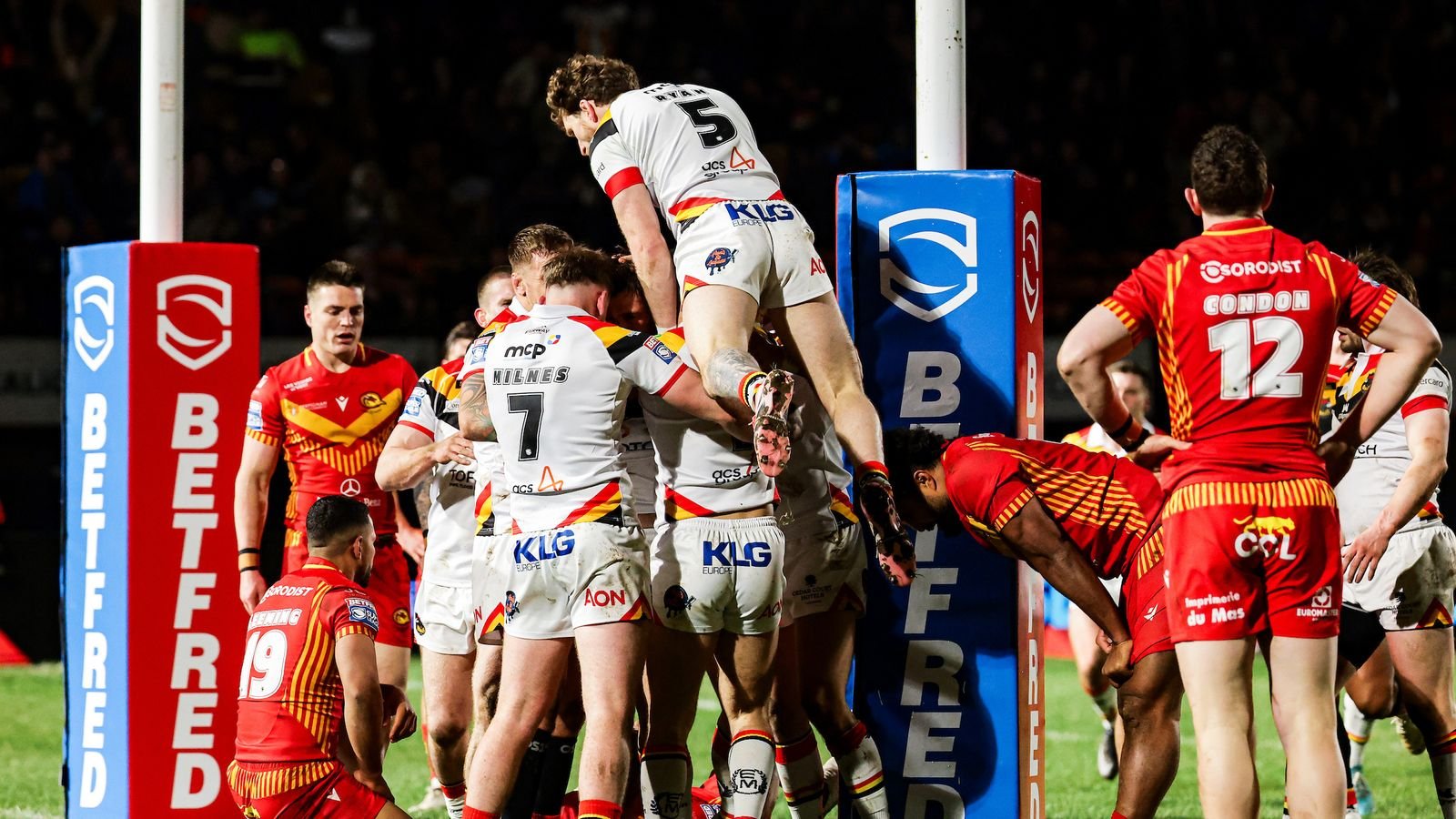 Bradford 28 – 10 catalanes