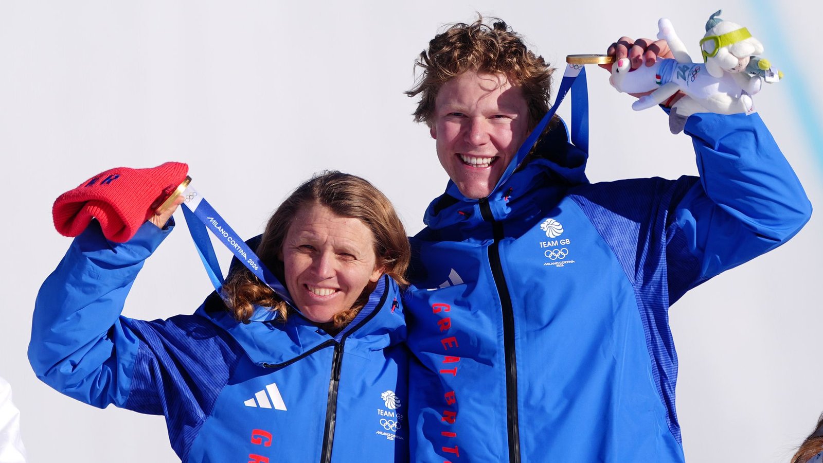 Nightingale y Bankes de GB ganan el oro en snowboard cross en los Juegos Olímpicos de Invierno