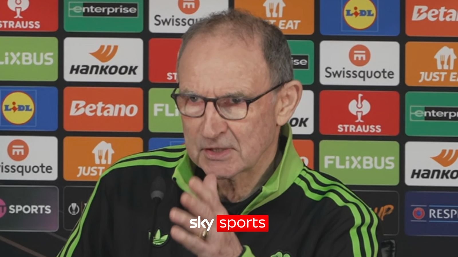 ¡Los fanáticos de O’Neill protestan! | ¡Necesitan que les revisen la cabeza!