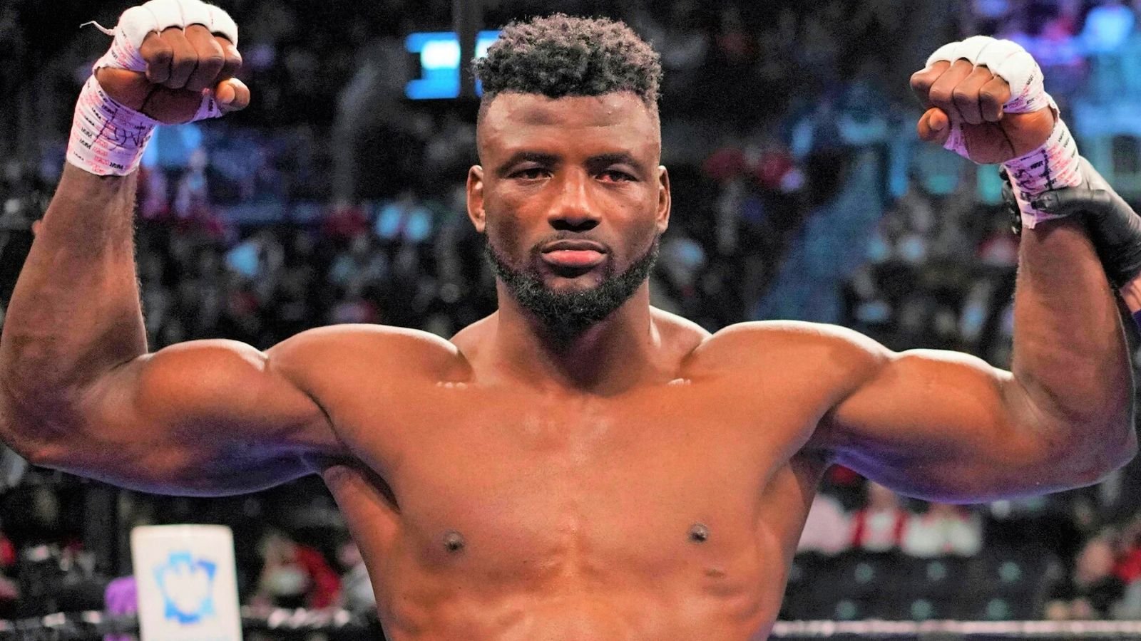 Ife Azagba detuvo al ex campeón de peso pesado Charles Martin en el cuarto asalto en una victoria espectacular en Las Vegas. noticias del boxeo