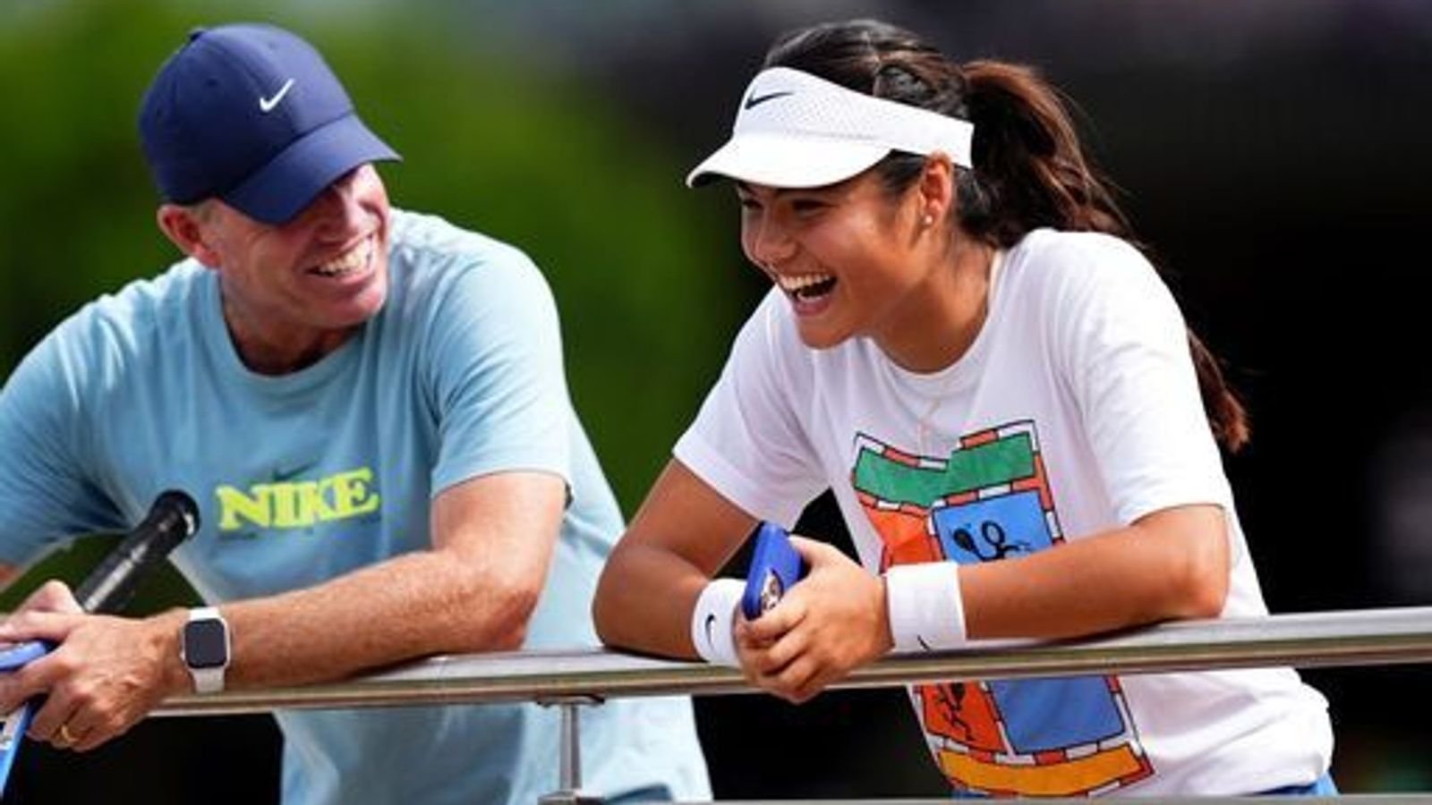 Emma Raducanu está bien sin un entrenador, dice Tim Henman, pero Laura Robson habla de la ‘identidad’ que comparte con Mark Pechee | noticias de tenis