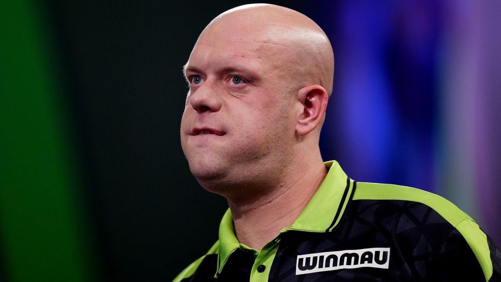 Michael van Gerwen se ha retirado de la tercera noche de dardos de la Premier League en Glasgow debido a una enfermedad. Noticias de dardos