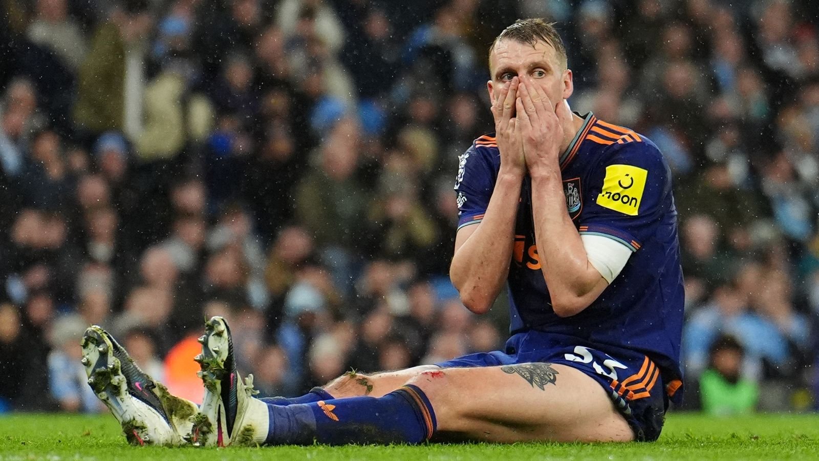 ¡Mira al árbitro en vivo! Gabriel ‘engaña’ al árbitro en la NLD mientras Silva evita la roja