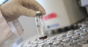 Un hombre de Pittsburgh drogó a su pequeña hija mientras dormía para robarle sangre, dice la policía