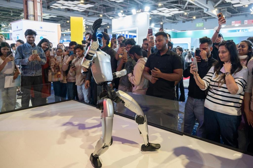 En la cumbre de IA, India intenta encontrar un camino entre EE.UU. y China