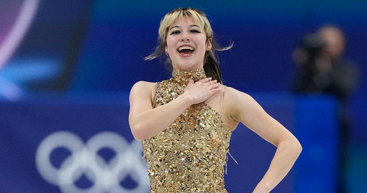 La estadounidense Alyssa Liu celebra tras ganar la medalla de oro olímpica