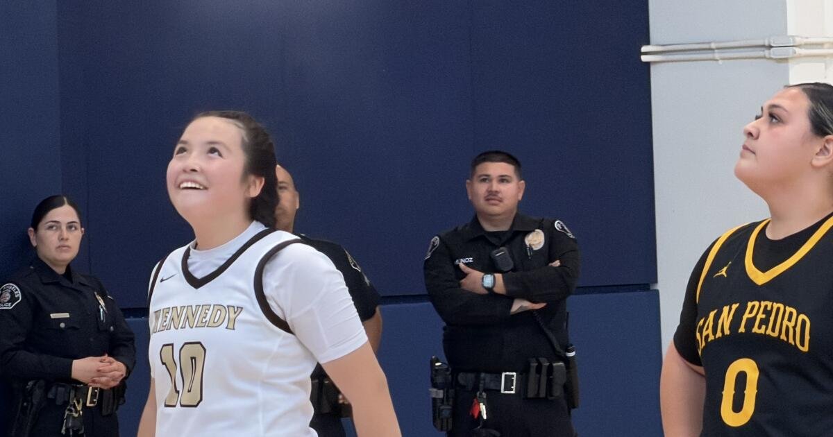 Abigail Gomez promueve el baloncesto femenino de Granada Hills Kennedy