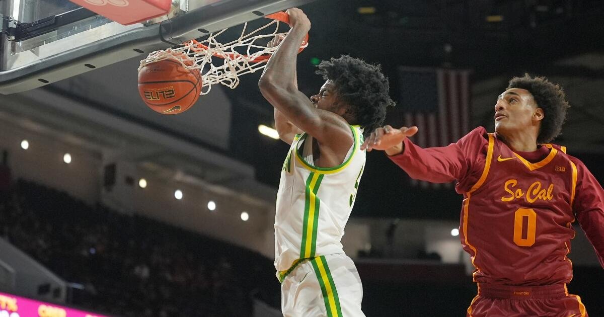 El baloncesto de la USC pierde ventaja y sufre una derrota devastadora ante Oregon