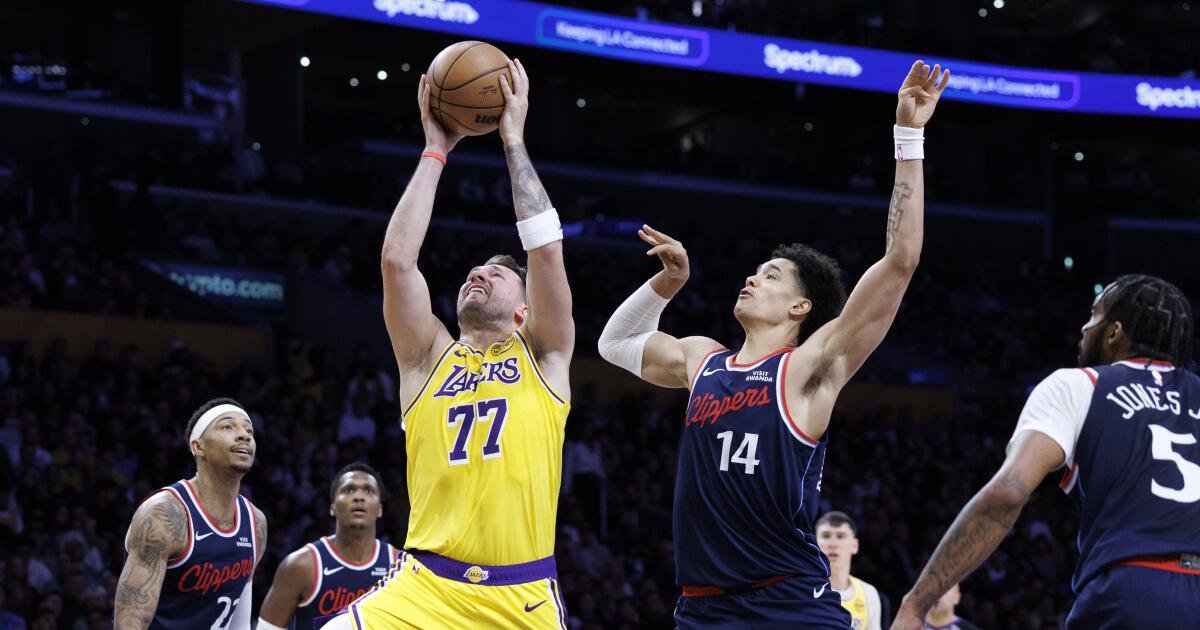 Luka Doncic y Lakers mantienen a raya a los Clippers mientras Kawhi Leonard sale tarde