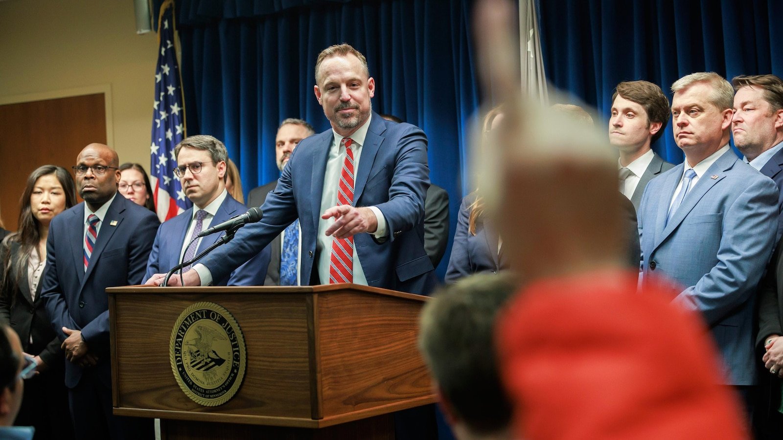 Mientras las presiones políticas provocan un éxodo de fiscales de Minnesota, algunos acusados se han tomado un descanso