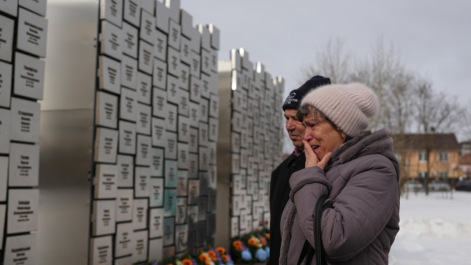 Funcionarios ucranianos dicen que quieren reunirse con el embajador de Trump en Ginebra para seguir conversando.