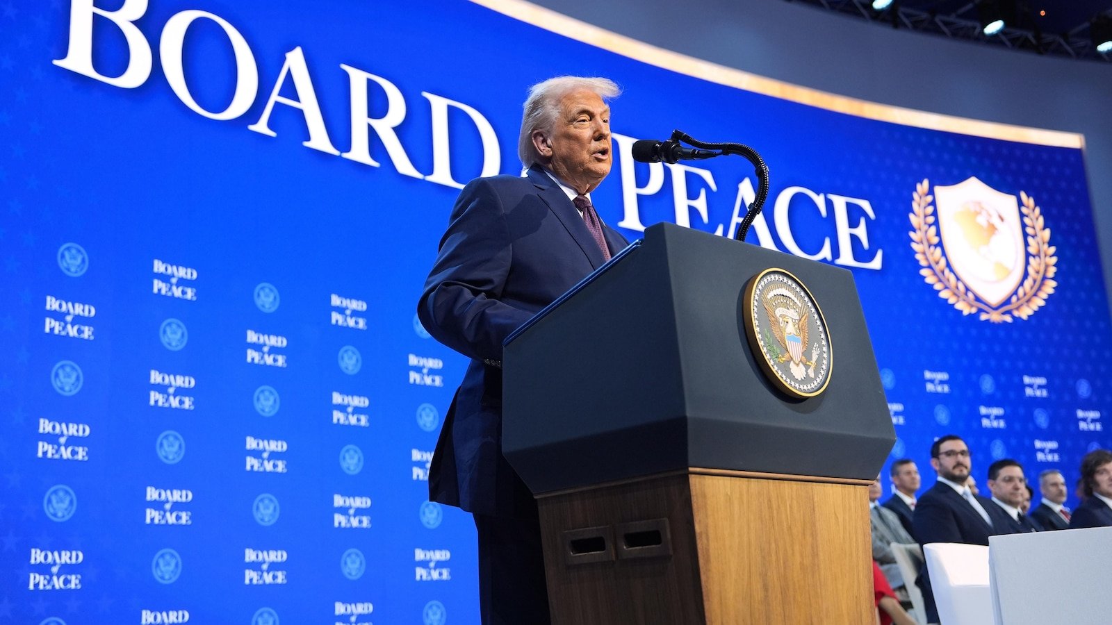 Trump dijo que revelaría 5 mil millones de dólares en promesas de reconstrucción de Gaza en la reunión inaugural de la Junta de Paz.