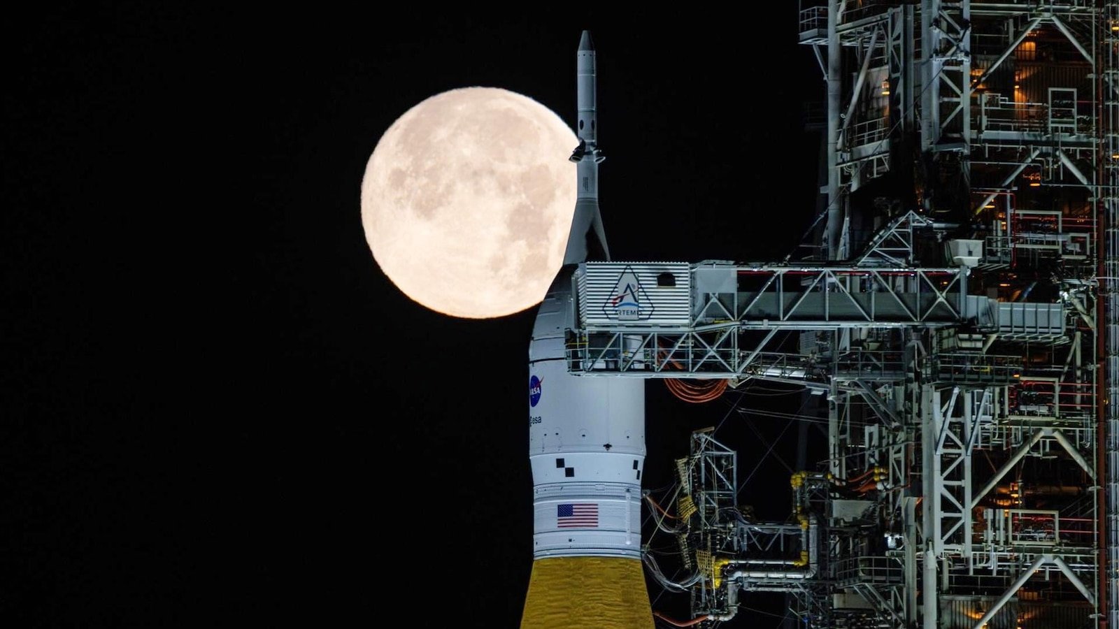 La NASA pretende lanzar un cohete lunar en marzo después de que una prueba revelara fugas de combustible