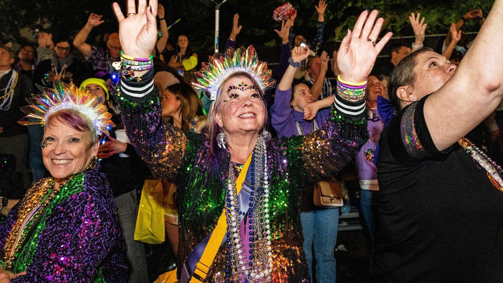 Nueva Orleans celebra Mardi Gras, el alegre final de la temporada de carnaval