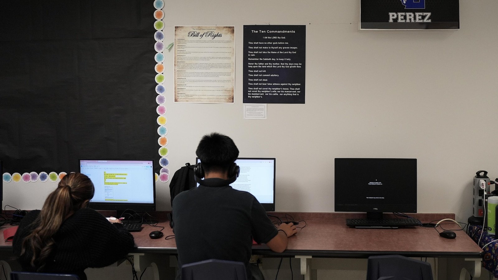 Se están emitiendo cientos de correcciones para el plan de estudios inspirado en la Biblia de Texas