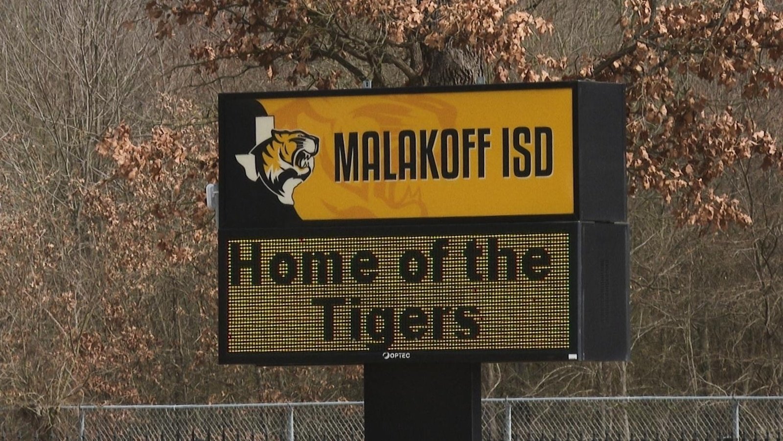 Algunas escuelas de EE. UU. cancelan películas de clase después de denuncias en línea sobre Epstein