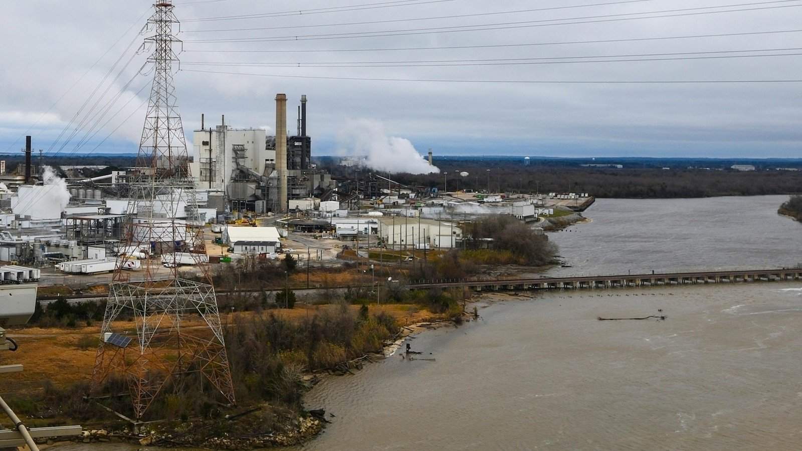 Siguiendo el ejemplo de Trump, algunos estados republicanos buscan limitar las regulaciones ambientales