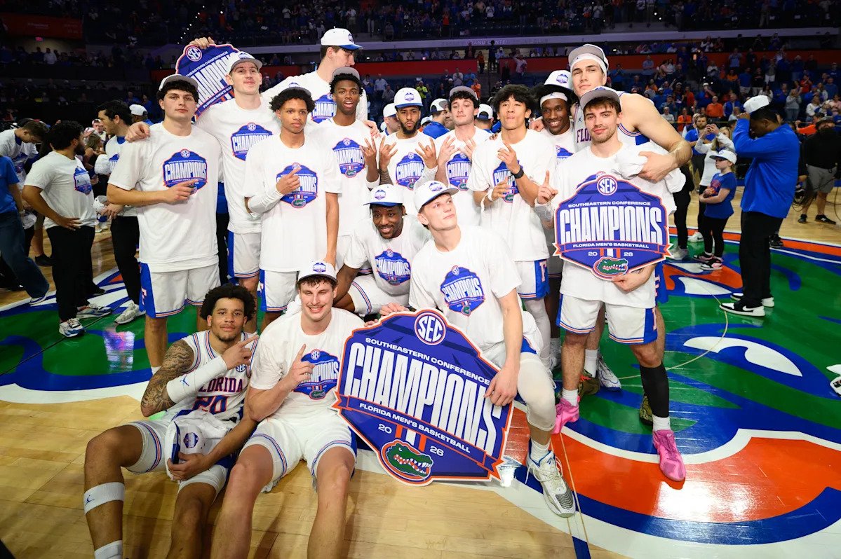 El No. 7 Florida logra el título de la temporada regular de la SEC con una paliza de 111-77 en Arkansas