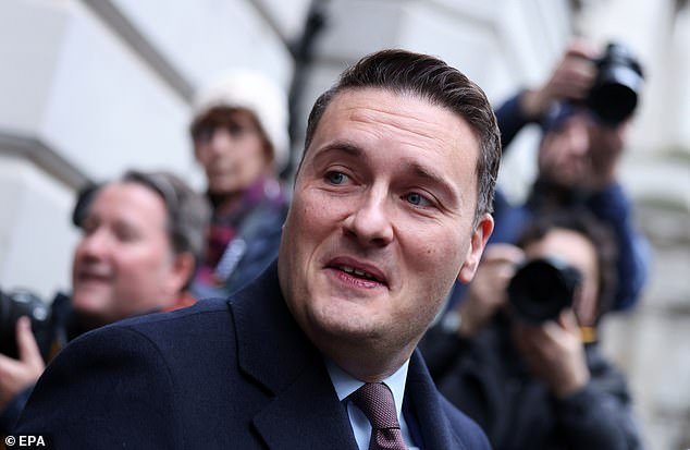 La lotería de atención de códigos postales deja a algunos pacientes a los que se les niega injustamente nuevos trabajos para gordos en el NHS, revela un estudio