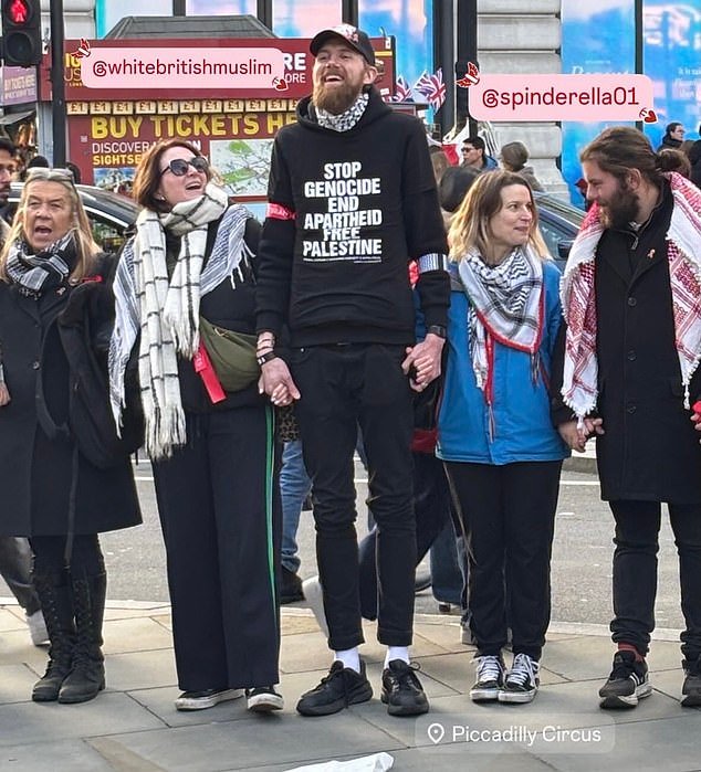 Activista pro palestino que acosó a Matt Lucas en la estación de metro ‘Walter Mitty fantasioso que se convirtió al Islam en la parte trasera de un taxi llamado Jason Bourne’
