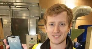 Una mina de oro en los suburbios de Suffolk: Fred Kelly visita a los científicos que encontraron una manera de ganar millones con placas de circuitos de los años 60 y sus viejos teléfonos móviles