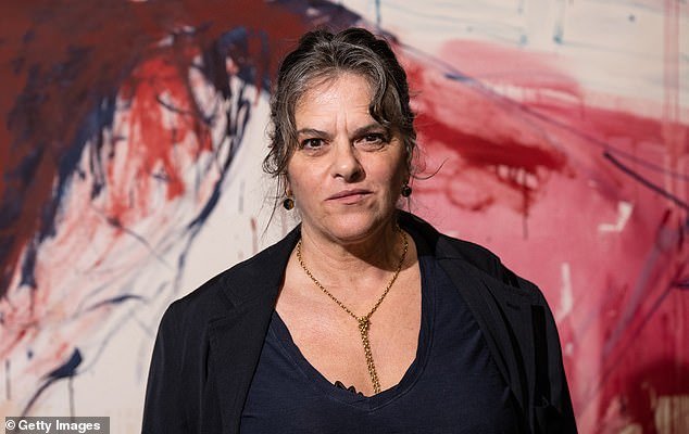 Por qué es hora de pedir a los turistas extranjeros que paguen por utilizar nuestros maravillosos museos, como afirma Tracey Emin: LIBBY PURVES