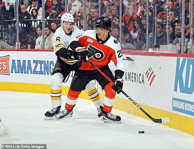 Los fanáticos del hockey indignados cuando el juego de la NHL fue interrumpido para el informe especial de ABC sobre la muerte del ayatolá Ali Khamenei