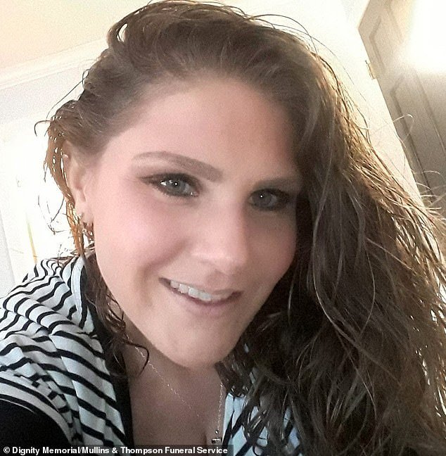 Se han realizado treinta arrestos anteriores por un inmigrante ilegal que llevaba un gorro rojo de invierno y que apuñaló brutalmente a una mujer mientras se bajaba de un autobús en Virginia… pero cada vez los abogados se despertaron y la sacaron de la cárcel.