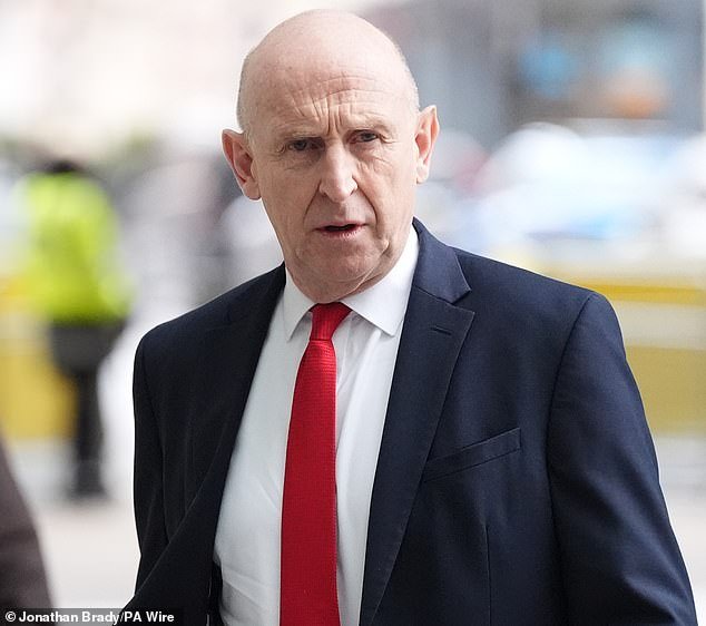 Los misiles disparados contra Chipre e Irán «alcanzan por poco» a las tropas británicas en Bahréin con un «latigazo cervical» tras el ataque de Donald Trump: el nivel de amenaza terrorista del Reino Unido está «bajo revisión»